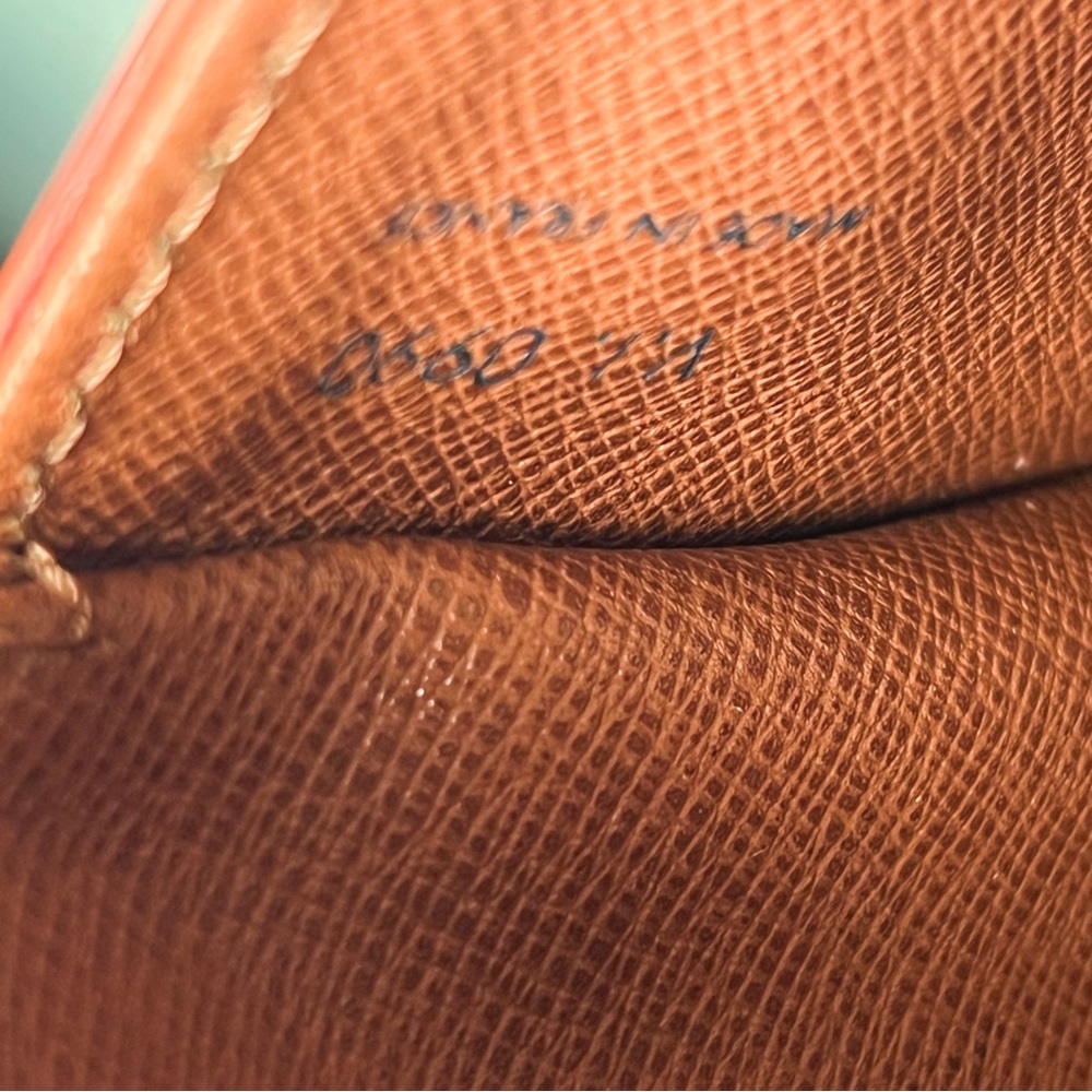 Louis Vuitton Saint Cloud In Brown Epi Leather Vintage Crossbody Shoulder Bag - Picture 14 of 16